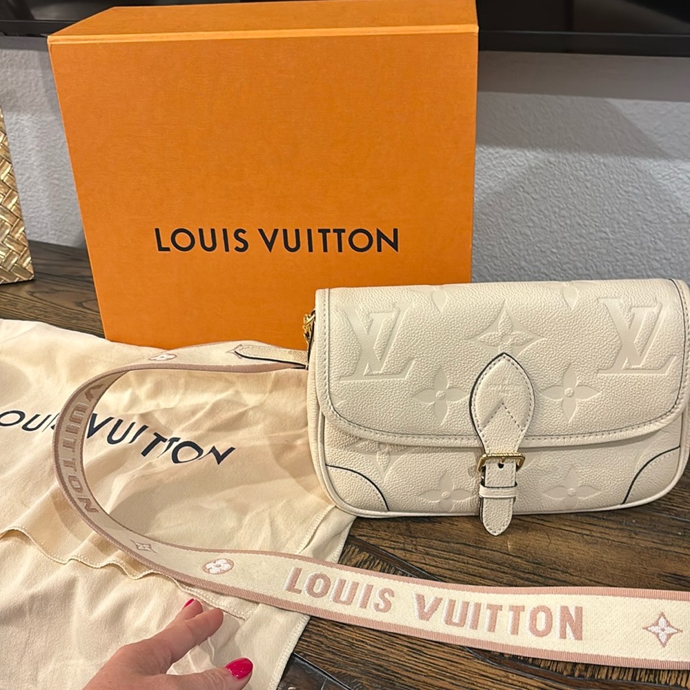 Louis Vuitton Crossbody Diane Crème Purse Handbag